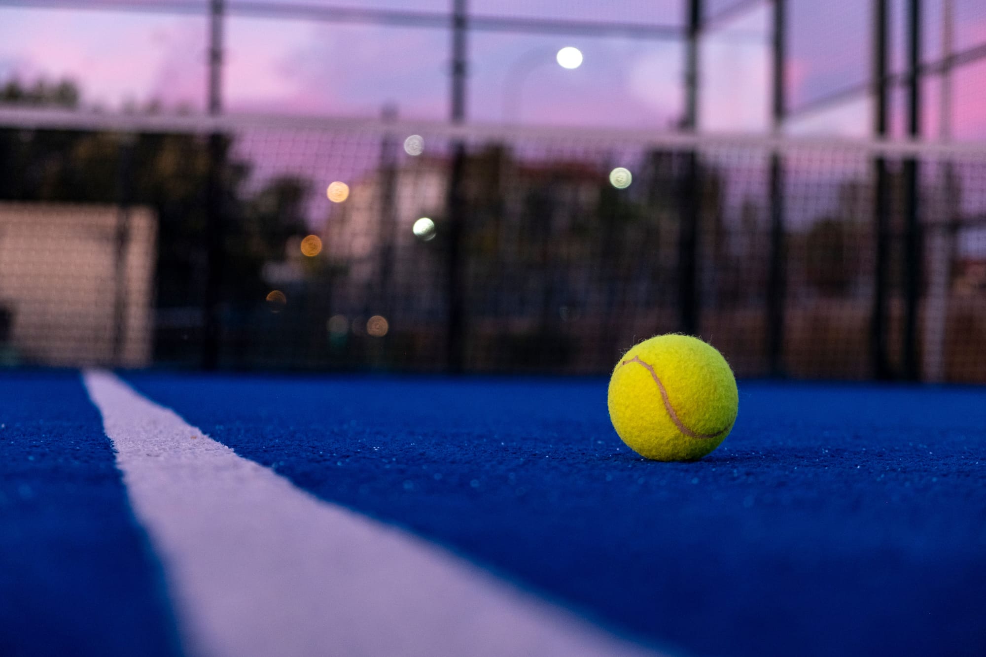 Campo da padel in notturna
